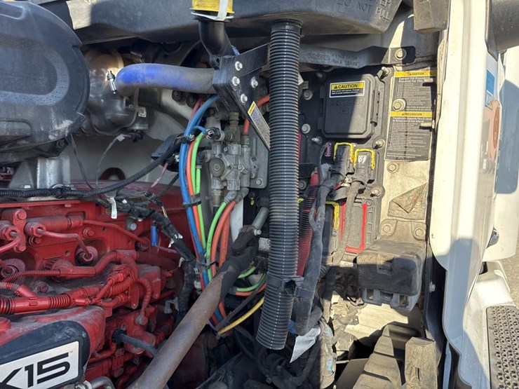 2022-peterbilt-579-image-13