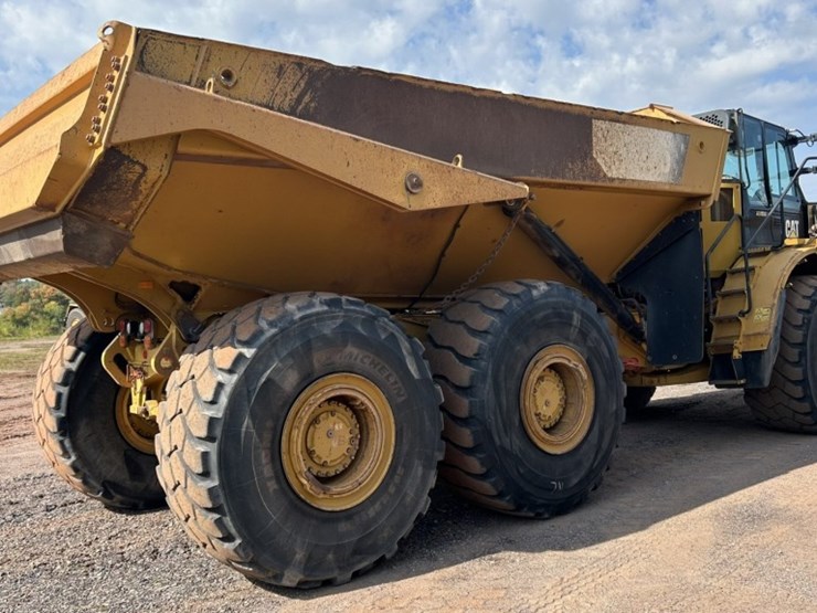 caterpillar-745-image-5