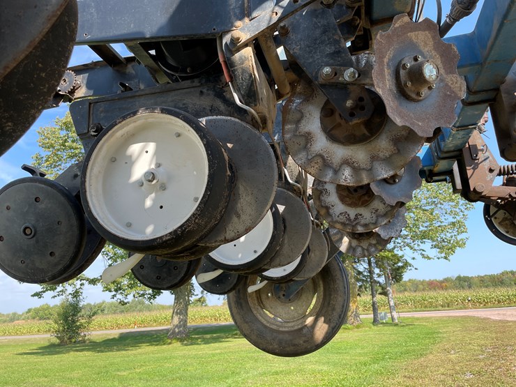 kinze-2300-image-14