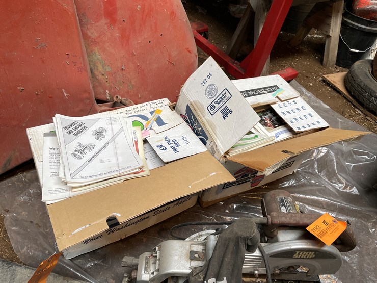 #7182-•-(2)-boxes-of-vintage-magazines-image-1