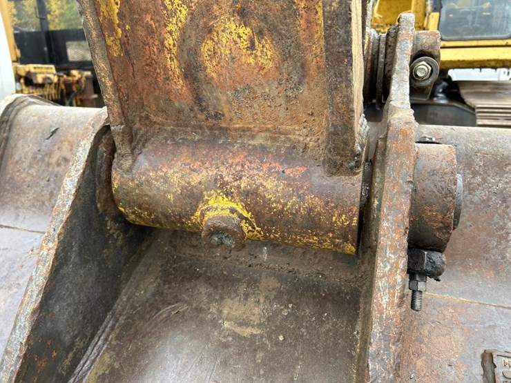 komatsu-pc270-lc-image-16