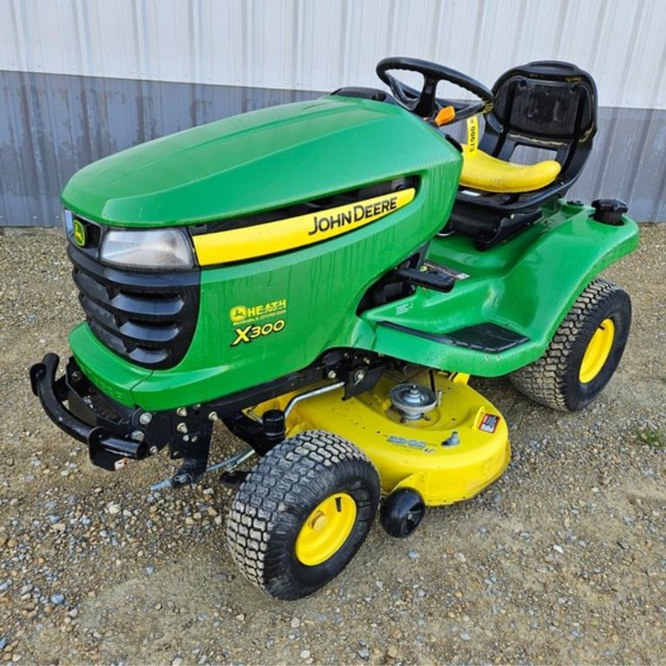 JOHN DEERE X300