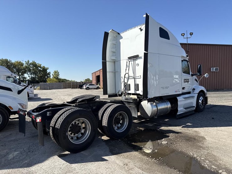 2022-peterbilt-579-image-5