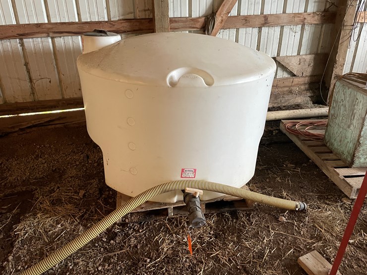 #7170-•-425-gallon-plastic-ltd-tank-image-1