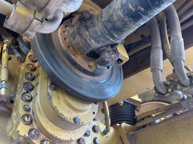 caterpillar-745-image-24
