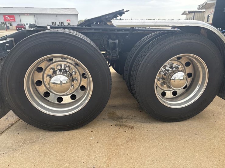 peterbilt-389-image-72