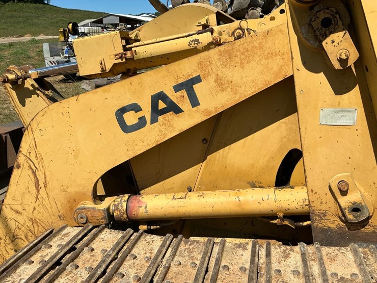 caterpillar-943-image-34