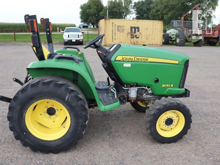 john-deere-3032e-image-9