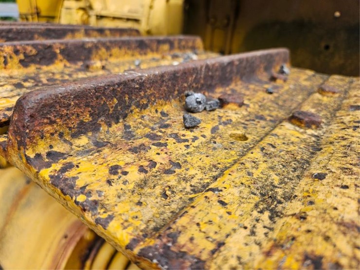 2013-caterpillar-d6-image-21