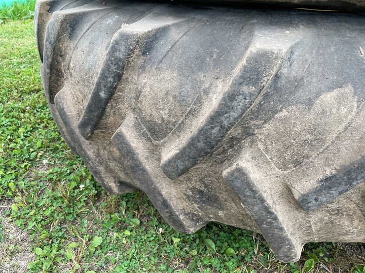 #7118-•-set-of-18.4-r38-bolt-on-dual-tractor-tires-image-7