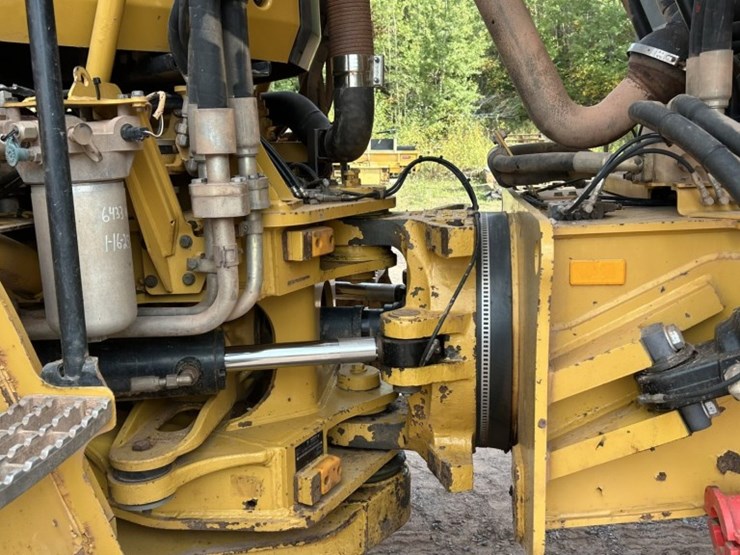 caterpillar-745-image-40