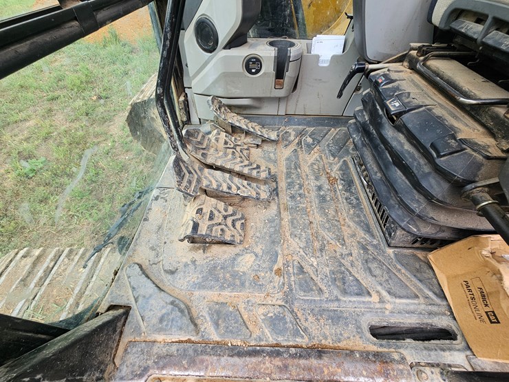 2017-caterpillar-336f-image-53