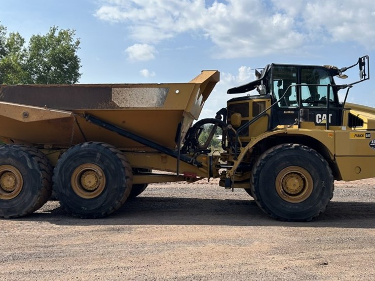 caterpillar-745-image-6