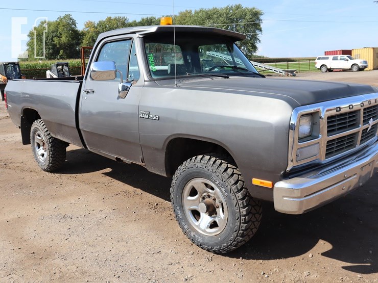 1991-dodge-d250-image-3