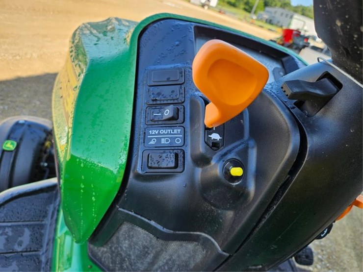 john-deere-x738-image-24