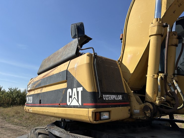 2001-caterpillar-m320-image-15