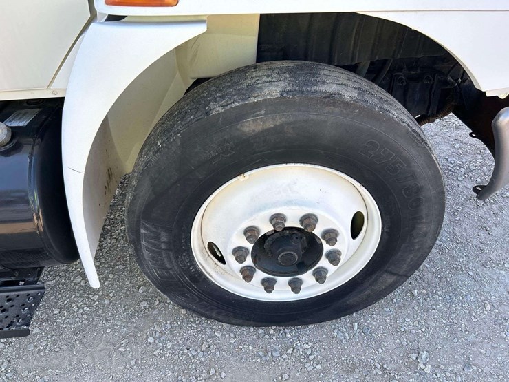 2005-international-durastar-4200-image-34