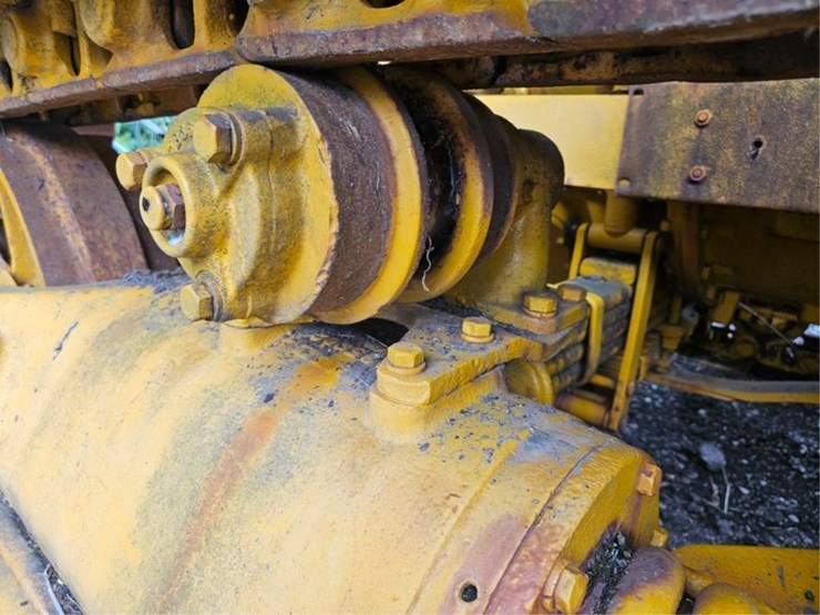 2013-caterpillar-d6-image-19