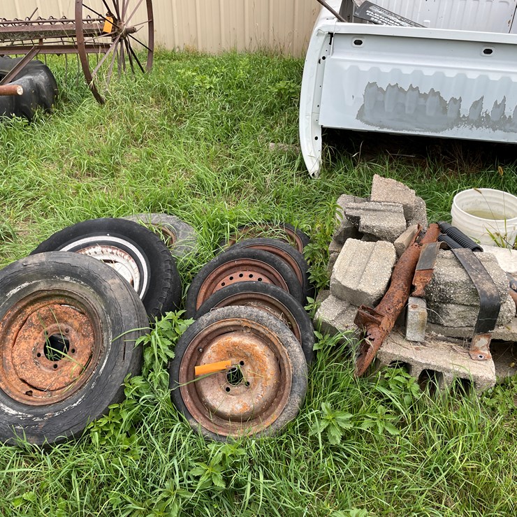 #7128 • Lot of Used Rubber Wheels on Metal Rims
