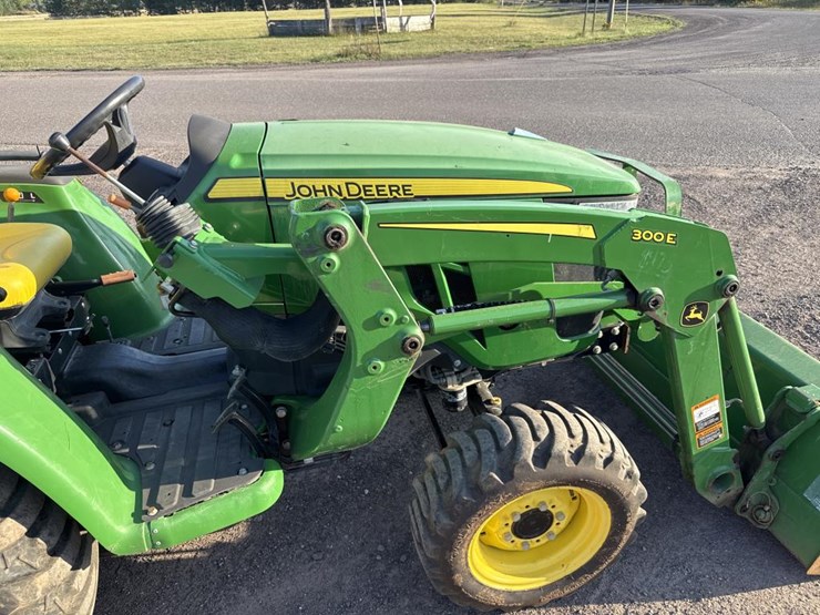 john-deere-3032e-image-25