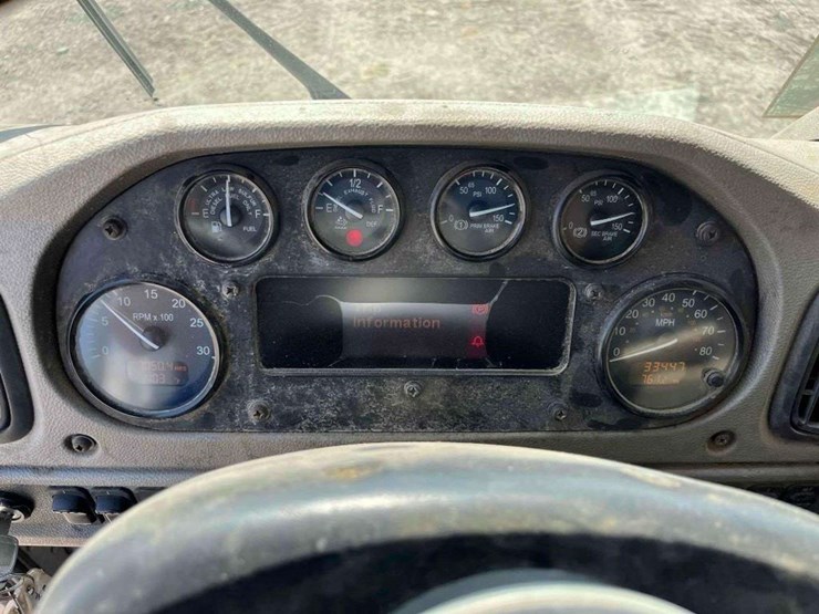 2014-peterbilt-320-image-14