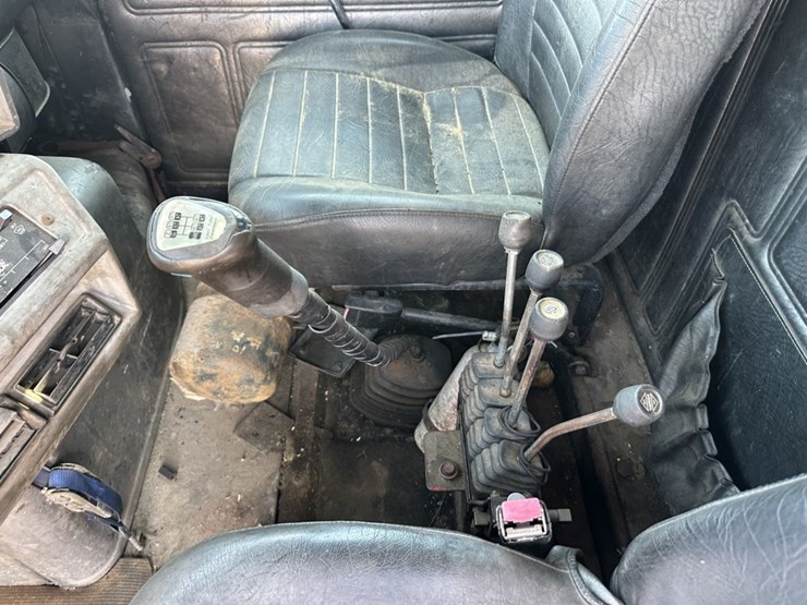 1997-mack-dm690s-image-39