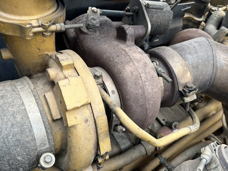 caterpillar-745-image-57
