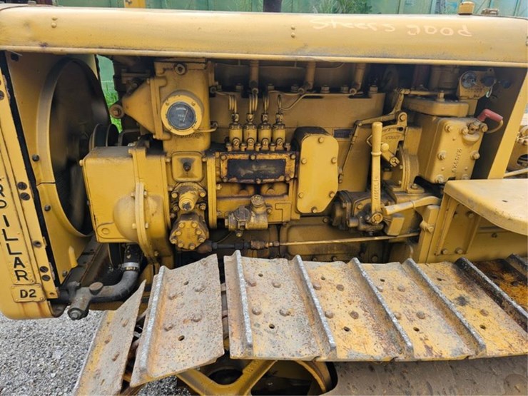2015-caterpillar-d2-image-9