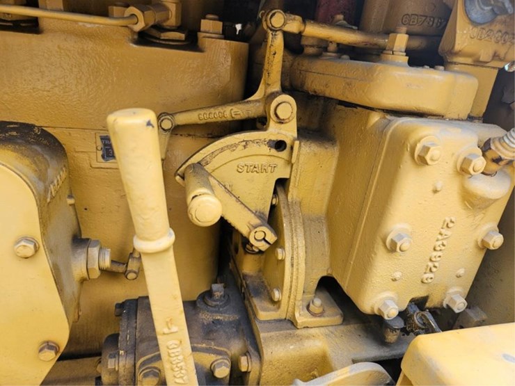 2015-caterpillar-d2-image-12