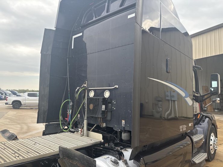 2019-peterbilt-579-image-12