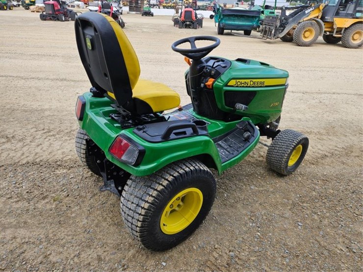 john-deere-x730-image-5