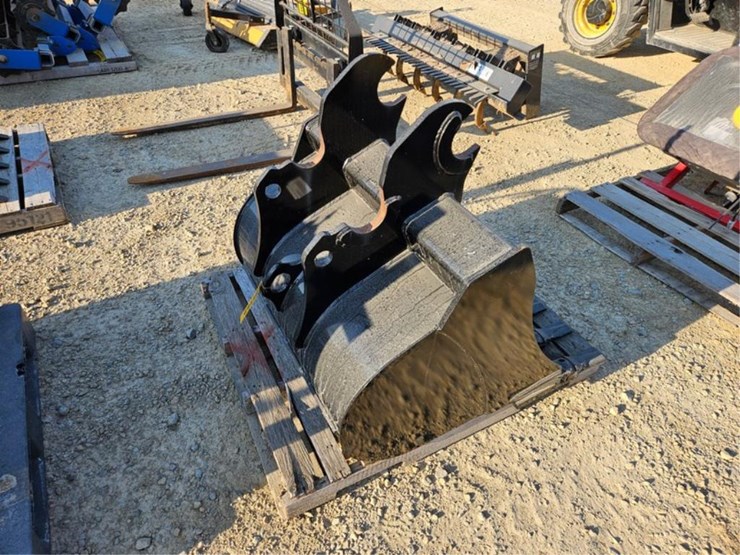 #1162-•-kubota-kx080-35"-excavator-bucket-image-5