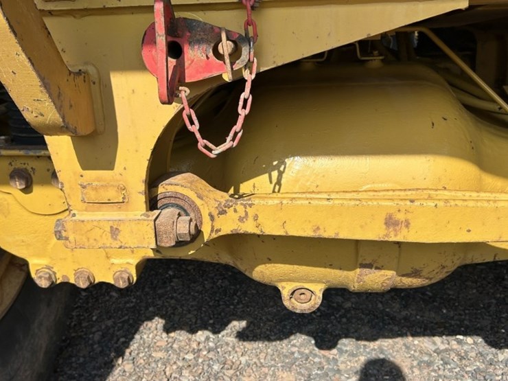 caterpillar-745-image-21