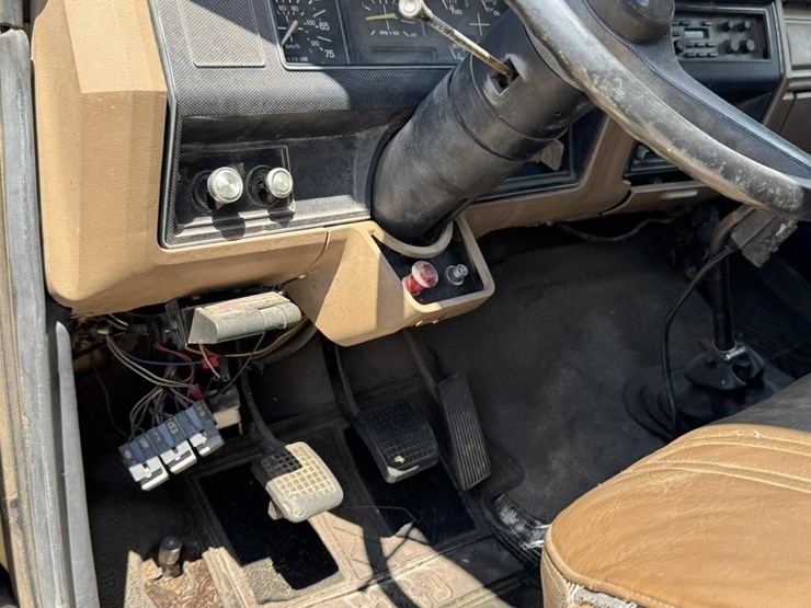 1993-ford-f70-image-17