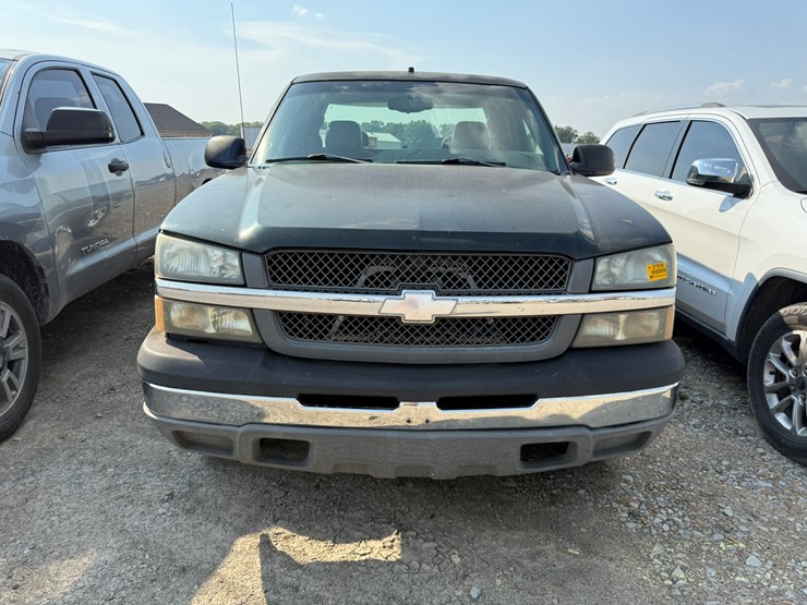 2003-chevrolet-silverado-image-2