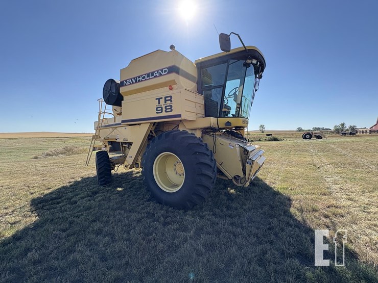 new-holland-tr98-image-1
