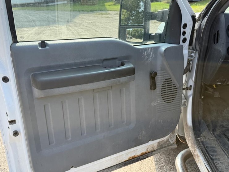 2013-ford-f350-image-49
