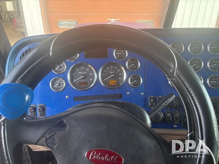 2017-peterbilt-389-image-16