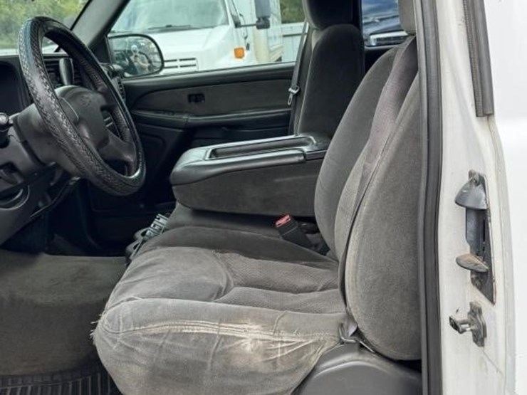 2003-chevrolet-silverado-image-24