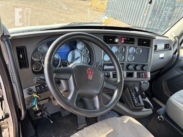 2016-kenworth-t880-image-7