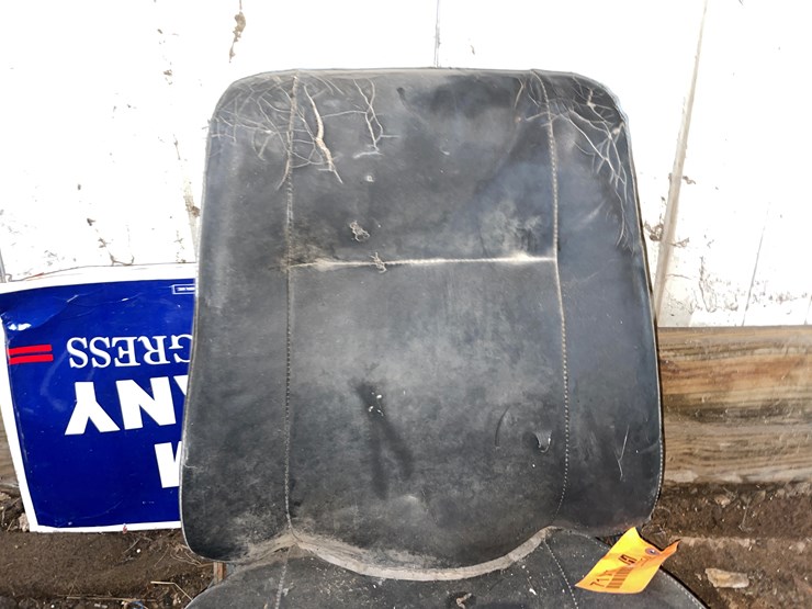 #7177-•-equipment-seat-image-3