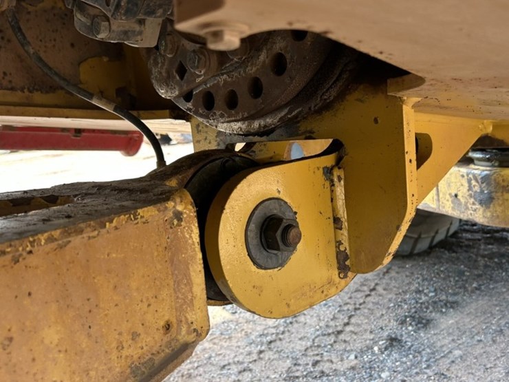 caterpillar-745-image-27