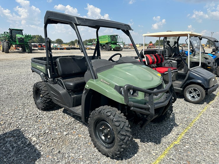 2021-john-deere-gator-image-2