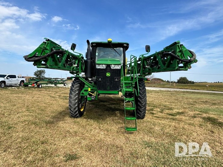 2019-john-deere-r4045-image-3
