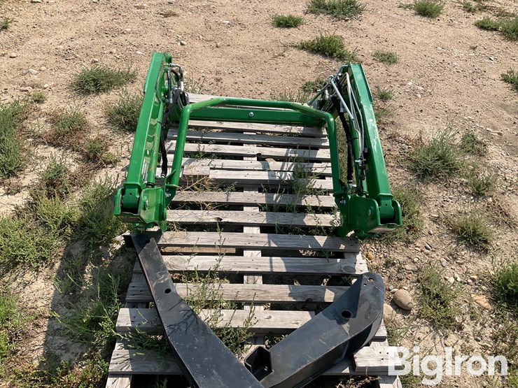 2020-john-deere-220r-image-6