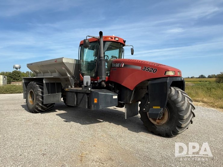 2010-case-ih-titan-3520-image-1