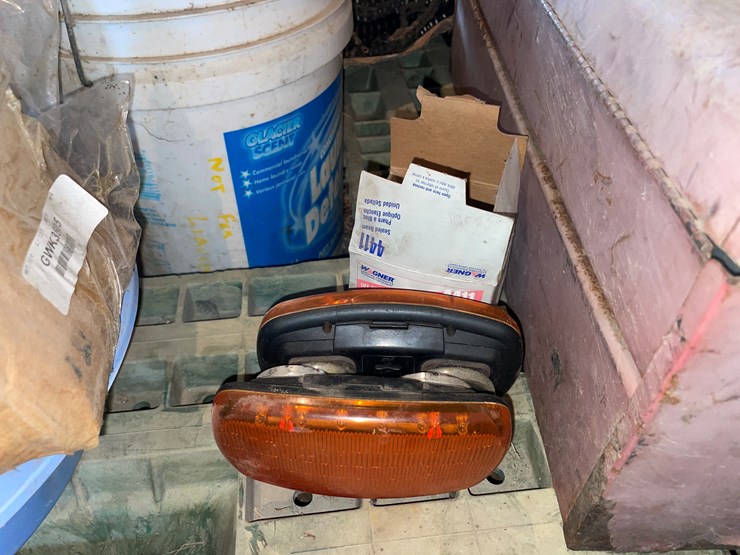 #7172-•-pallet-of-various-shop-items-image-15