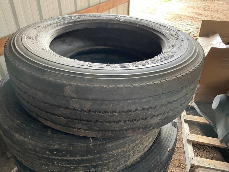#7149-•-pallet-of-tires-and-inner-tube-image-9