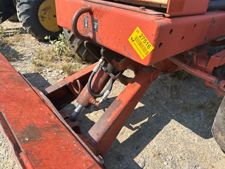 2004-ditch-witch-3700-image-23