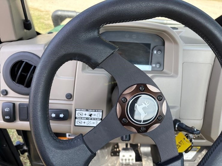 2023-john-deere-xuv-835r-image-10